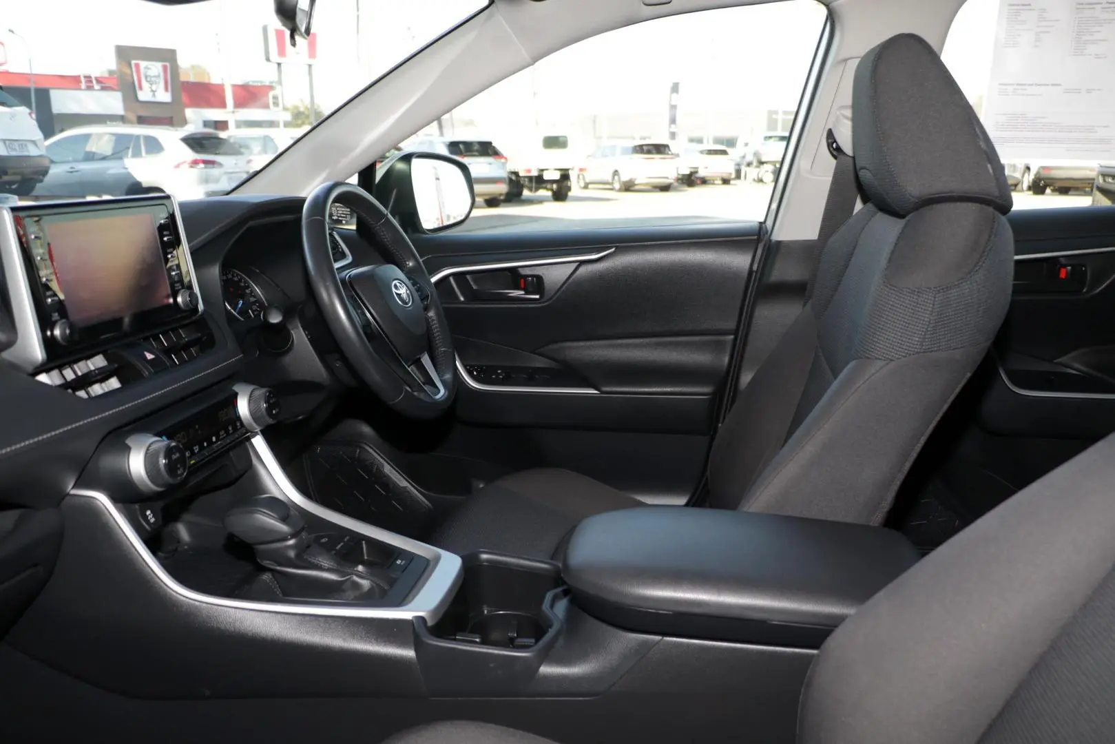 2022 Toyota RAV4 Gallery Image 8