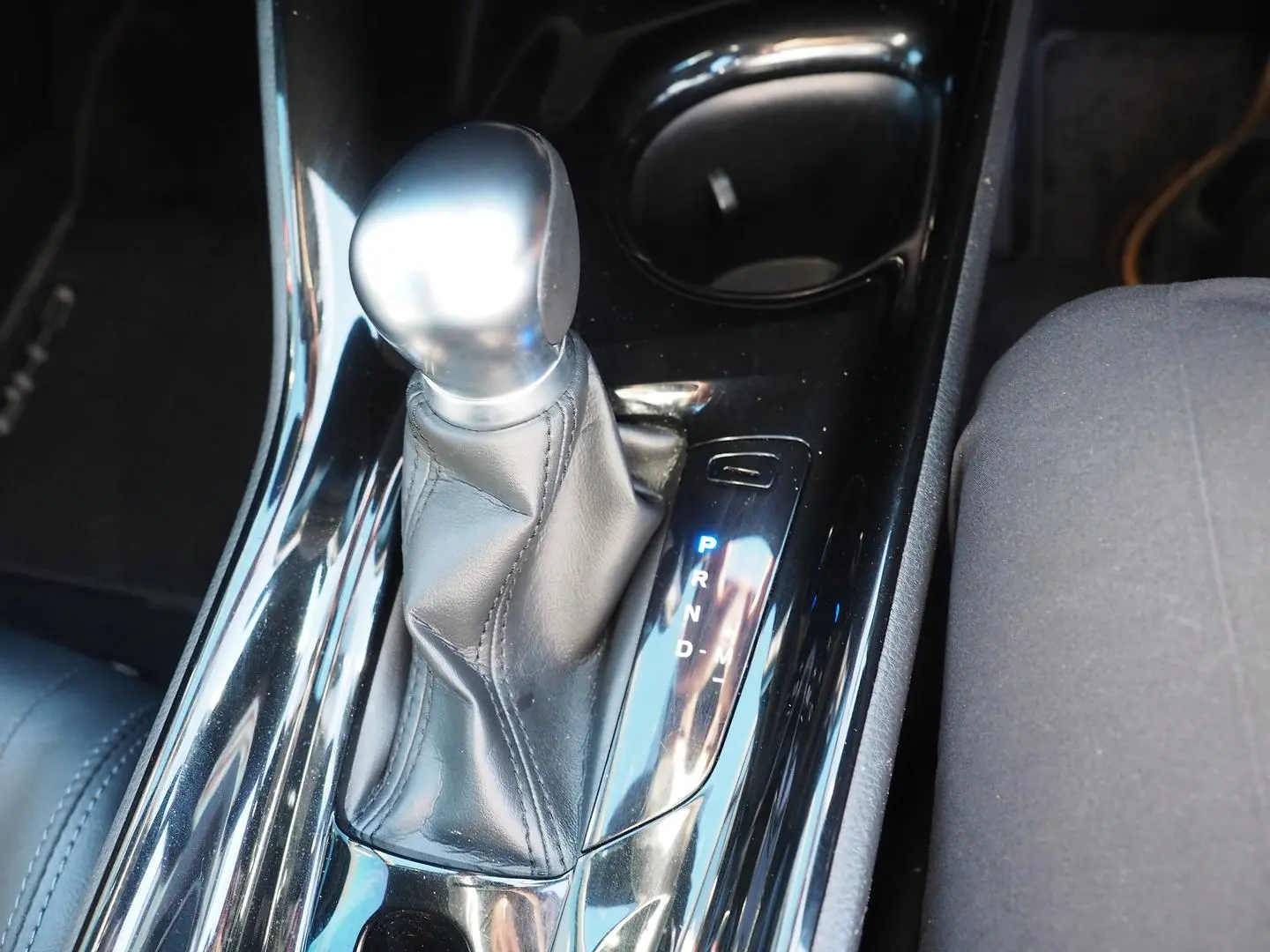 2018 Toyota C-HR Gallery Image 33