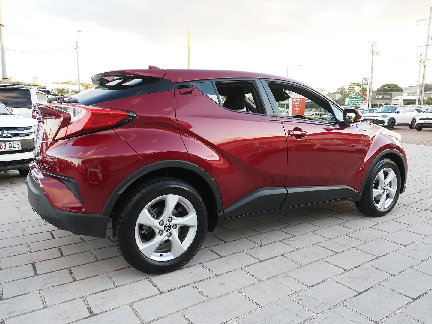 2019 Toyota C-HR Gallery Image 7