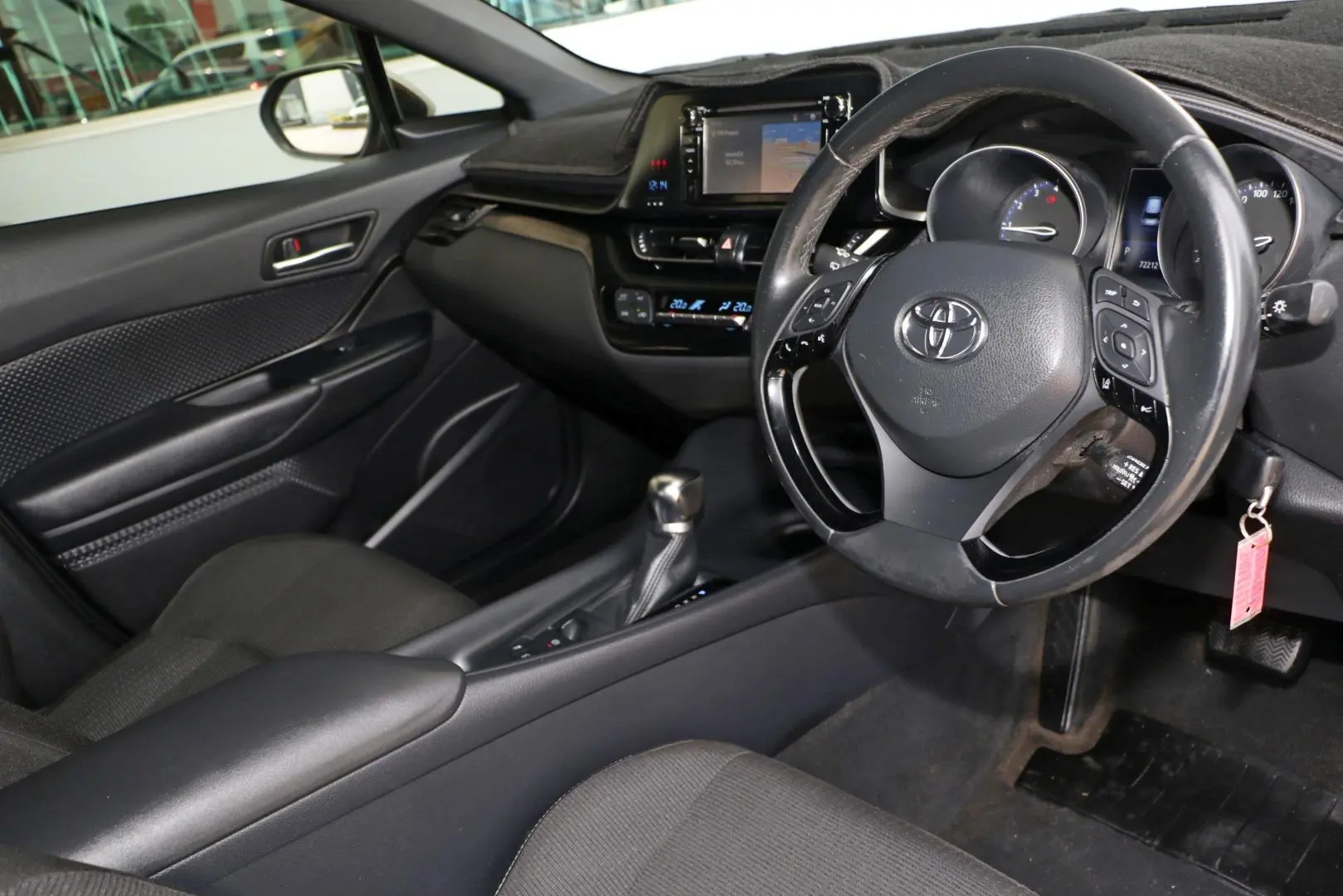 2018 Toyota C-HR Gallery Image 6