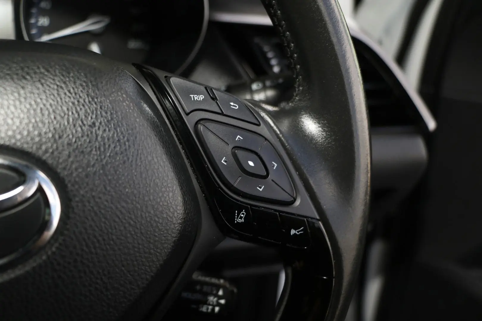 2022 Toyota C-HR Gallery Image 15