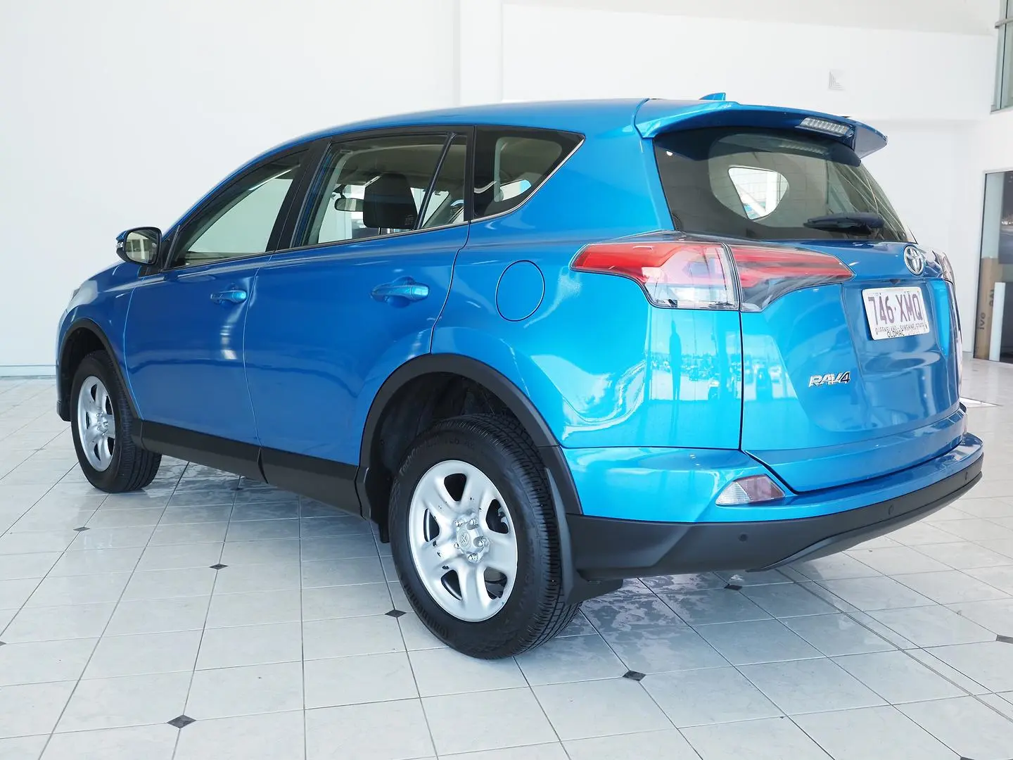 2017 Toyota RAV4 Gallery Image 9