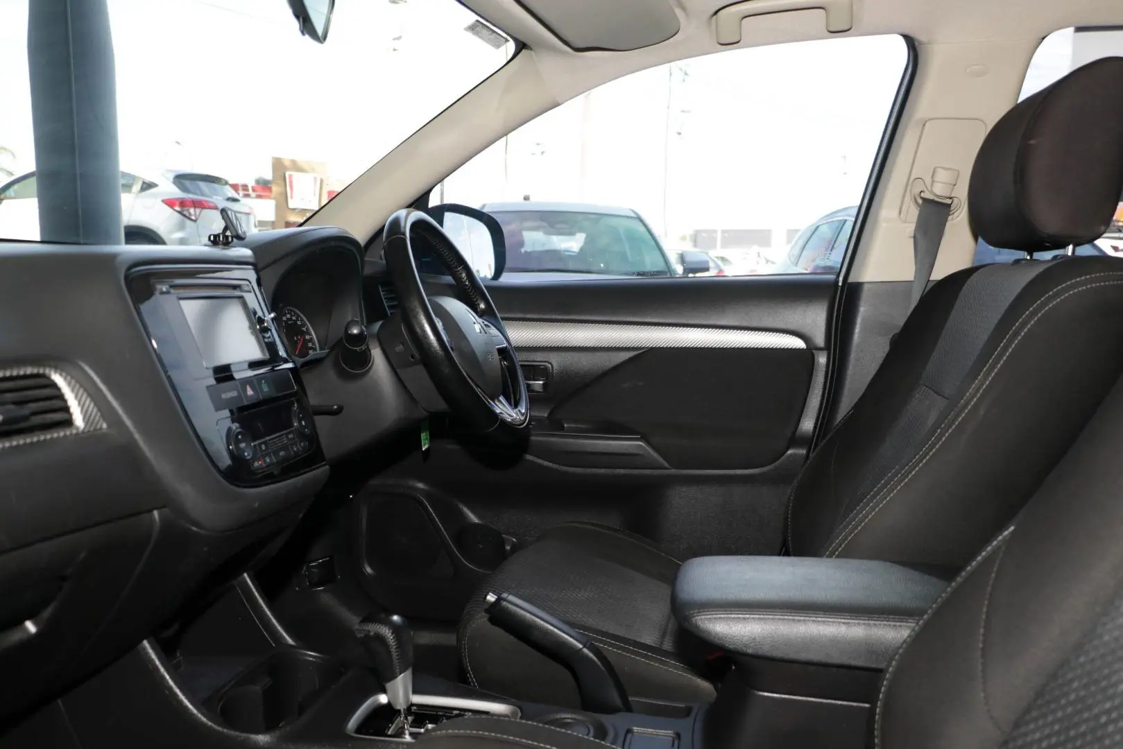 2016 Mitsubishi Outlander Gallery Image 8