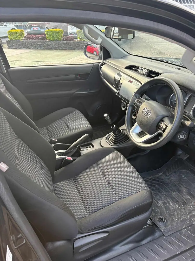 2021 Toyota Hilux Gallery Image 6