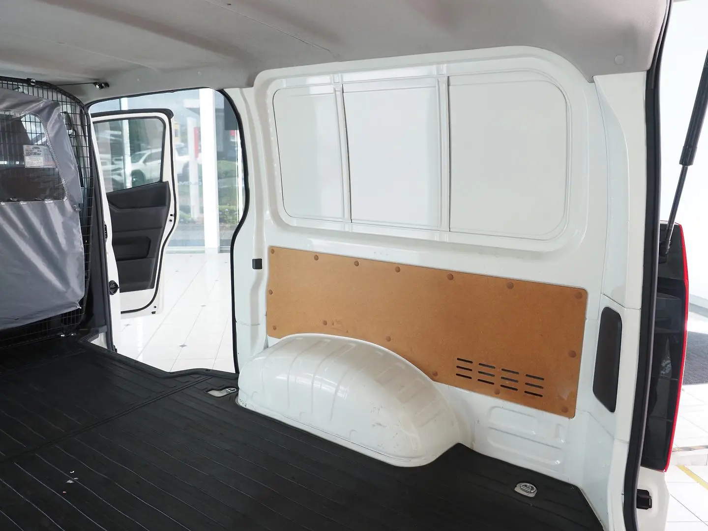 2019 Toyota Hiace Gallery Image 19