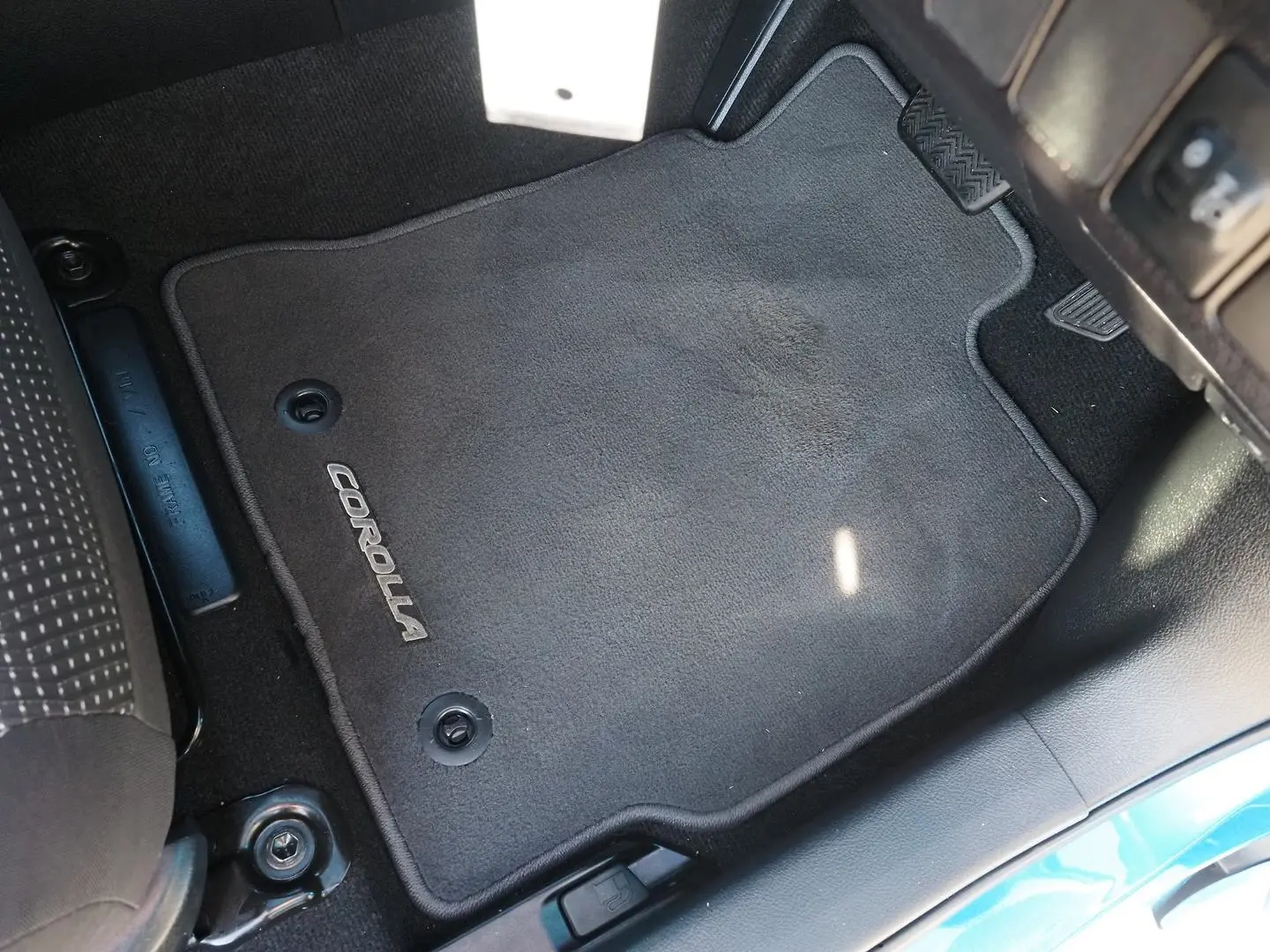 2017 Toyota Corolla Gallery Image 23
