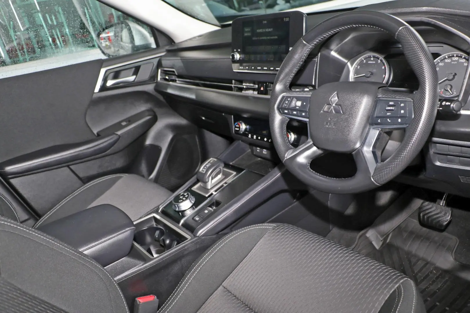 2024 Mitsubishi Outlander Gallery Image 6