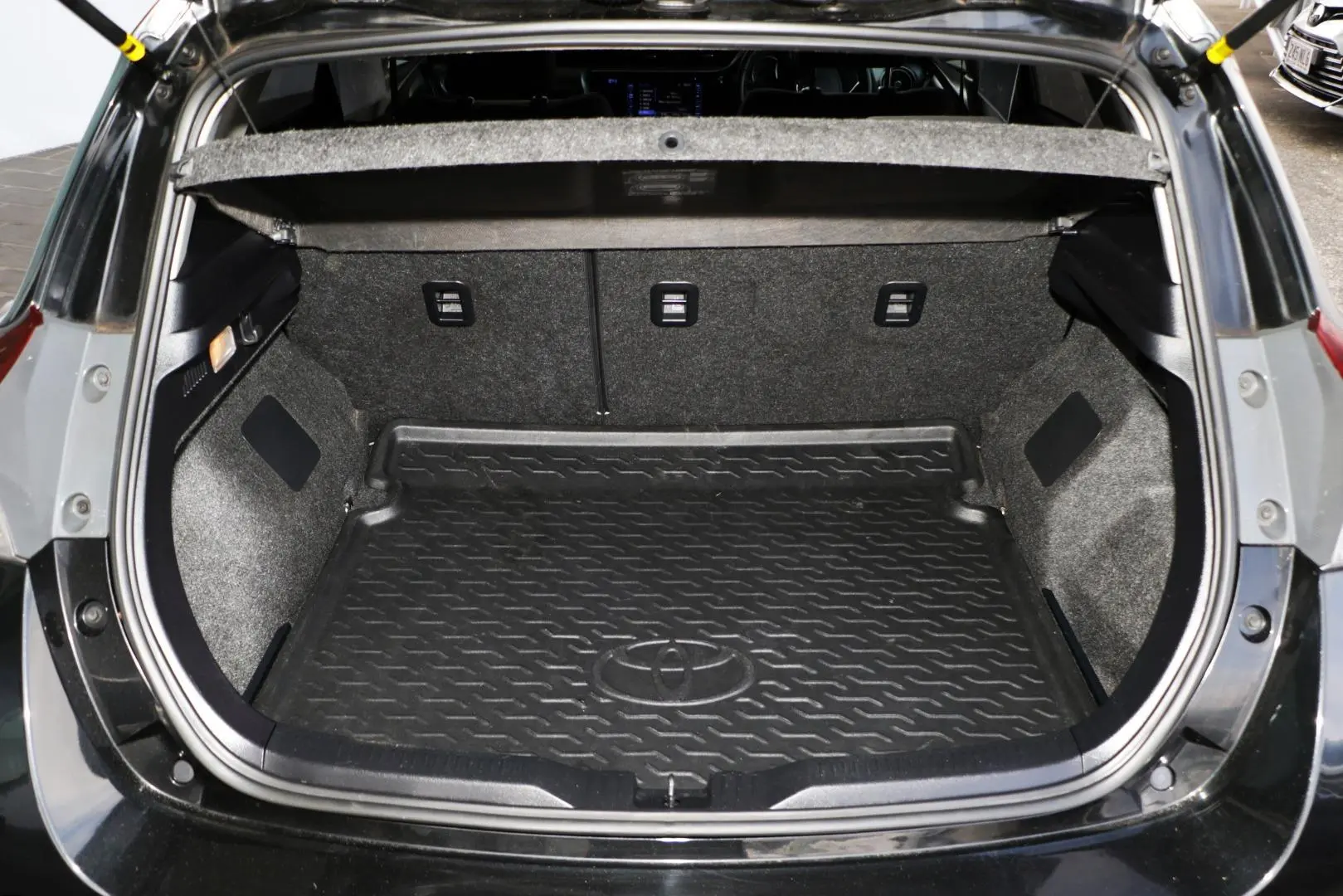 2018 Toyota Corolla Gallery Image 21