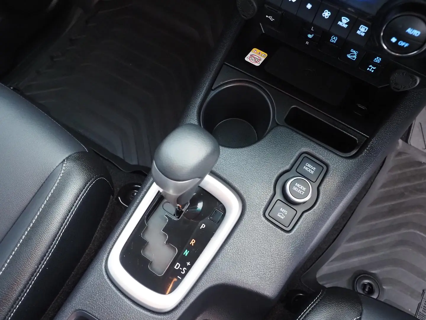 2025 Toyota Hilux Gallery Image 20