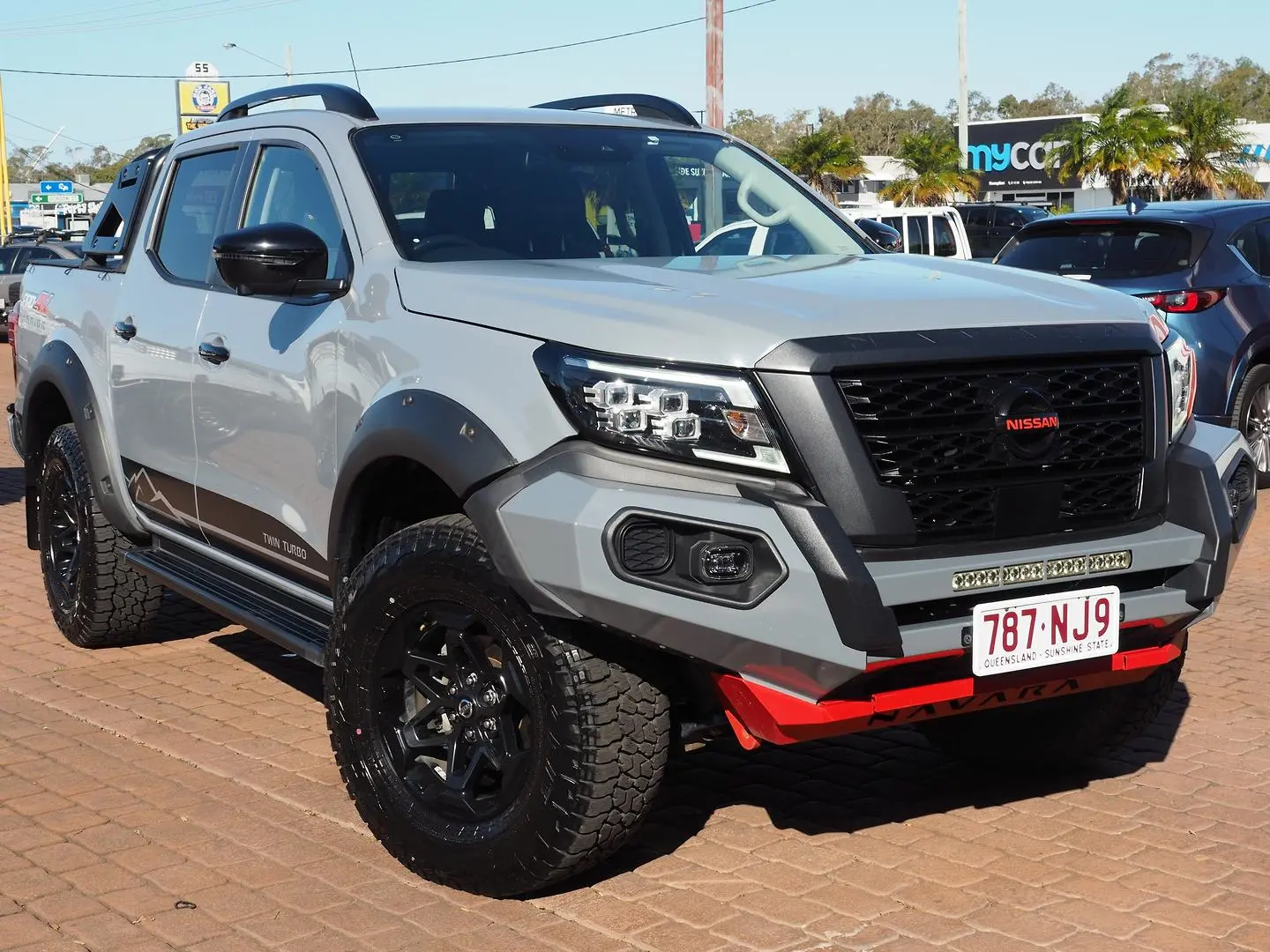 2021 Nissan Navara Gallery Image 1