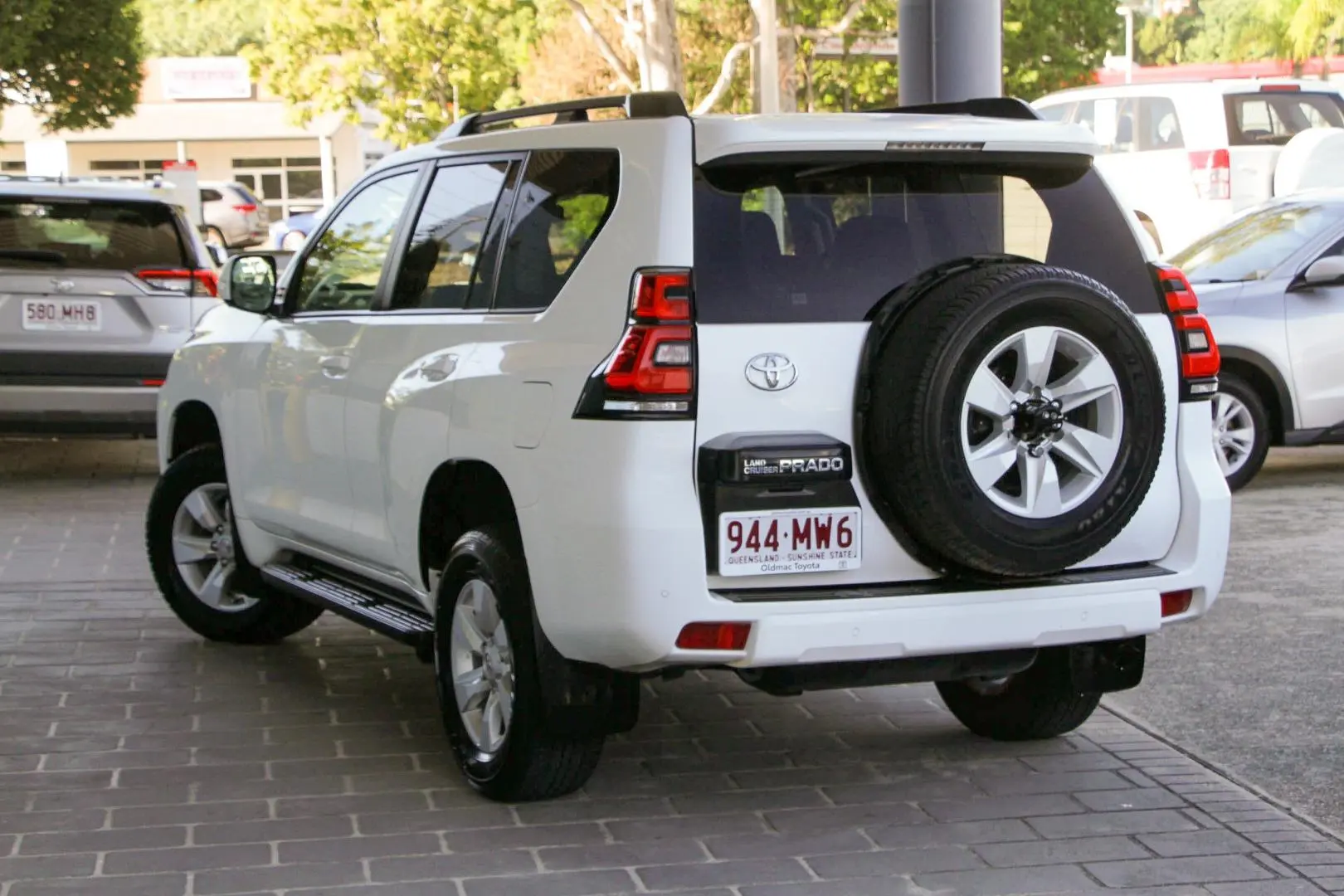 2023 Toyota Landcruiser Prado Gallery Image 2