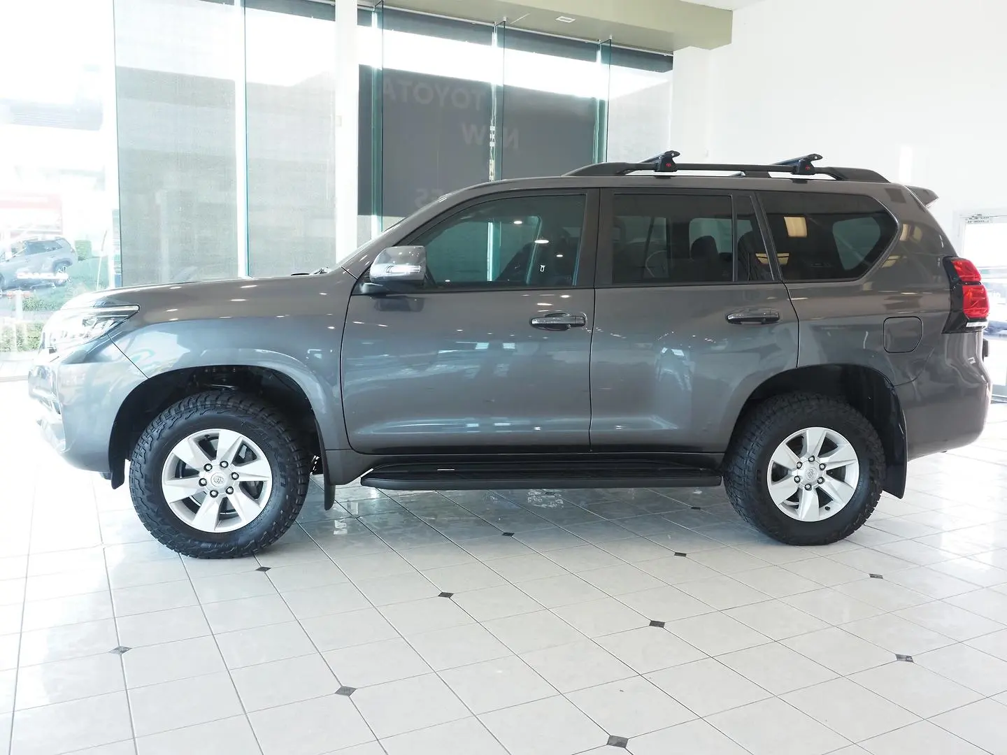 2020 Toyota Landcruiser Prado Gallery Image 10