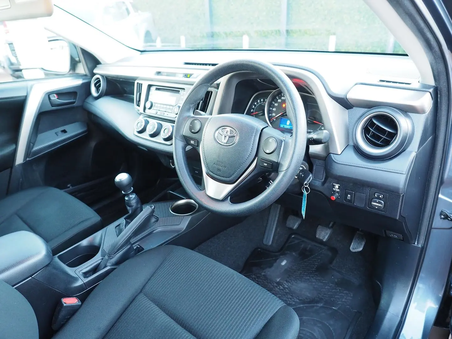 2013 Toyota RAV4 Gallery Image 25