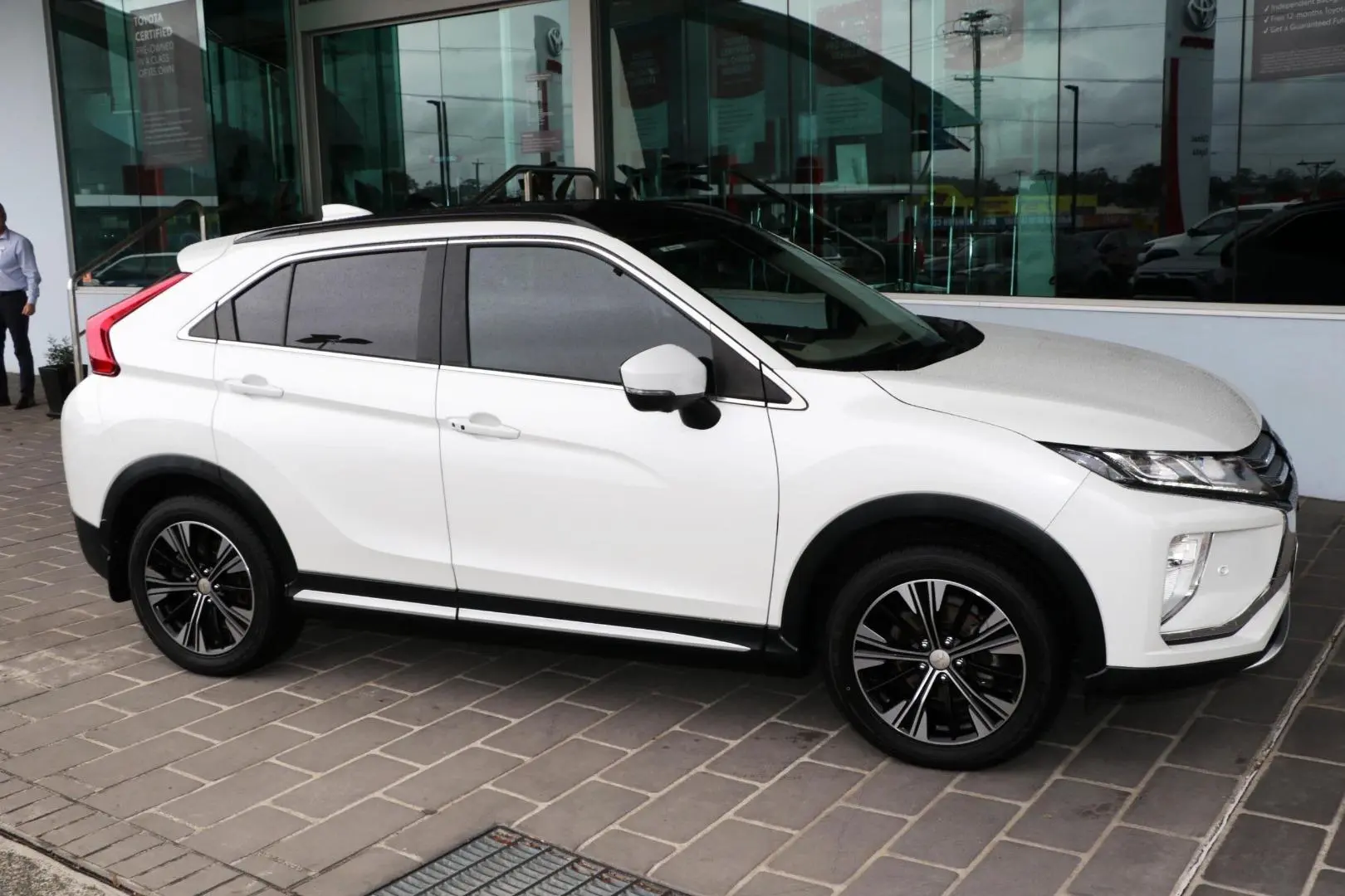 2019 Mitsubishi Eclipse Cross Gallery Image 5
