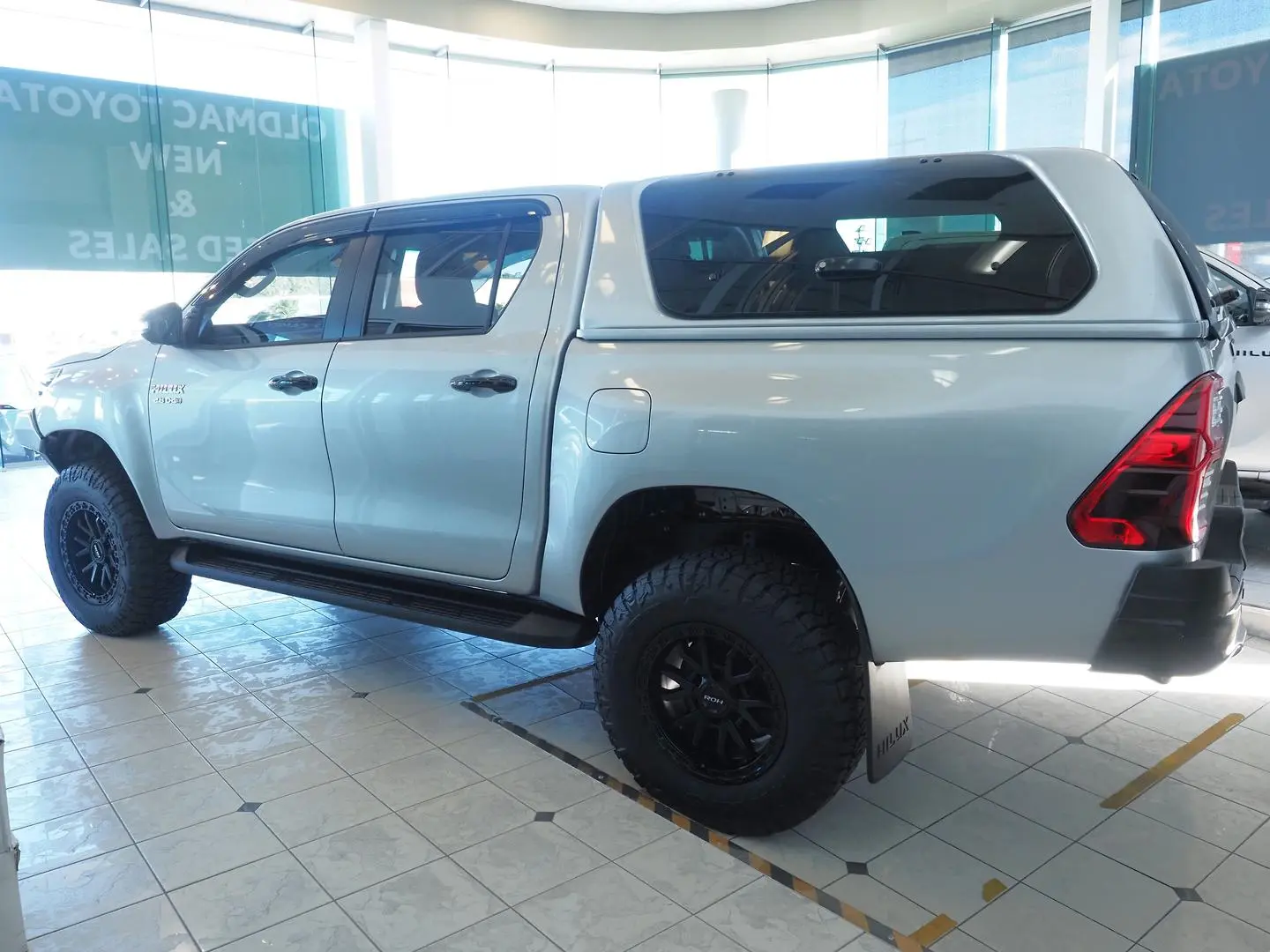 2025 Toyota Hilux Gallery Image 11
