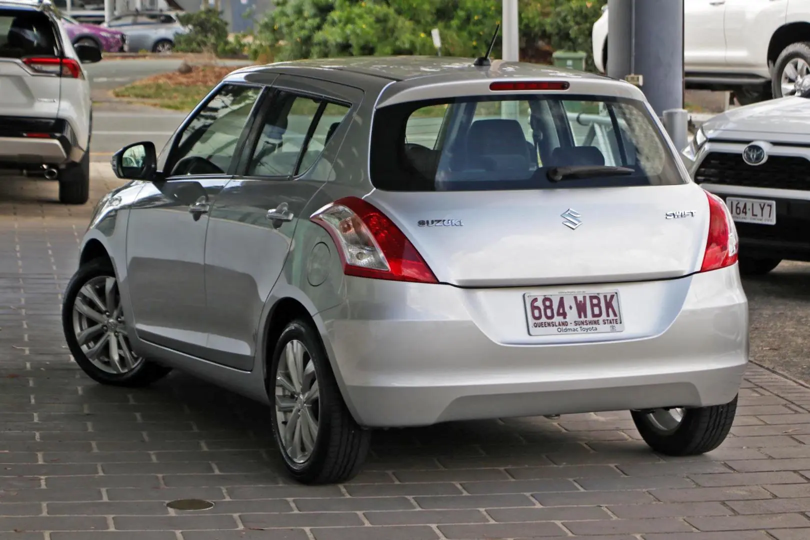 2015 Suzuki Swift Gallery Image 2