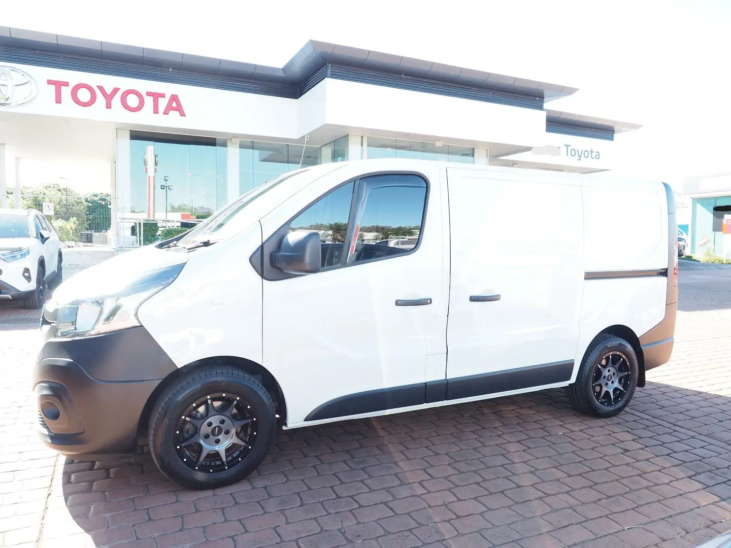 2021 Mitsubishi Express Gallery Image 6