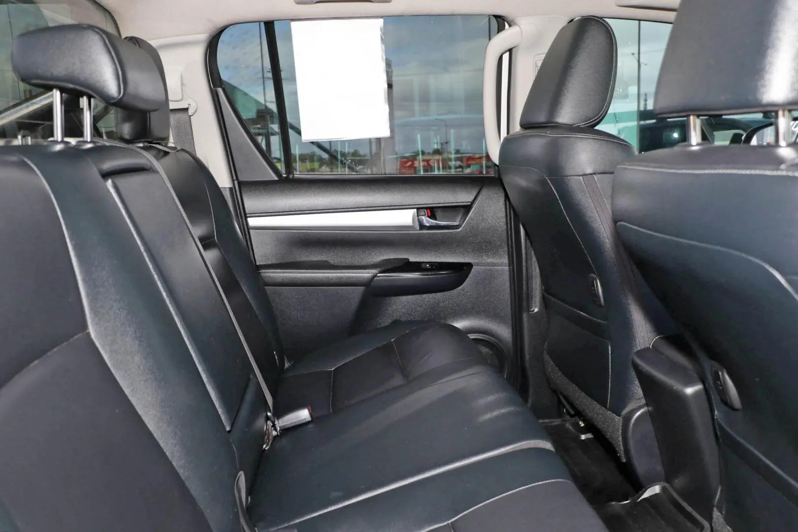 2016 Toyota Hilux Gallery Image 9