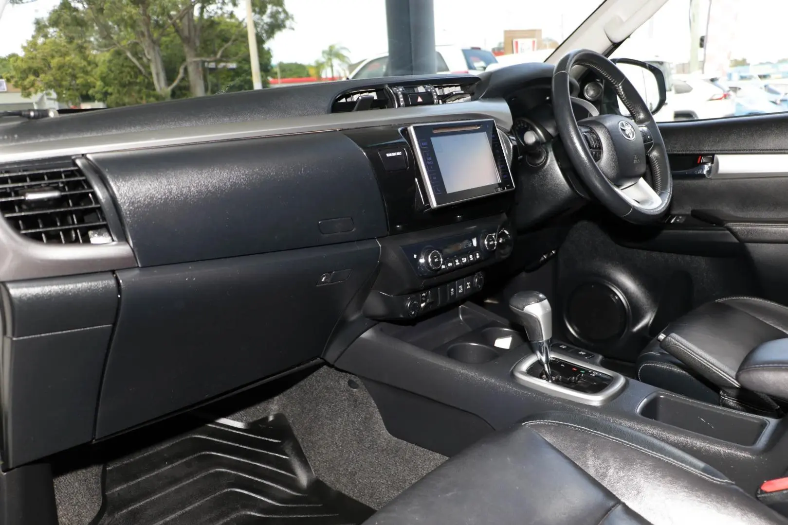2016 Toyota Hilux Gallery Image 6