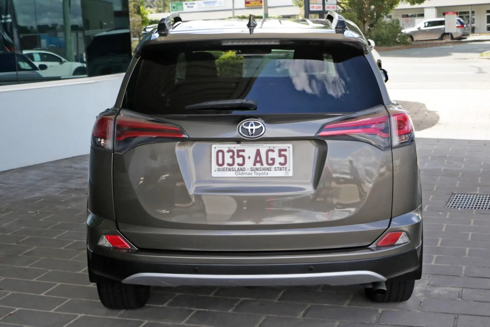 2018 Toyota RAV4 Gallery Image 4