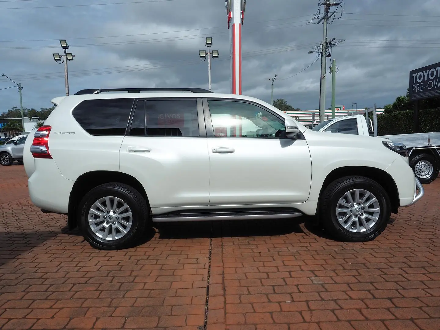 2015 Toyota Landcruiser Prado Gallery Image 2