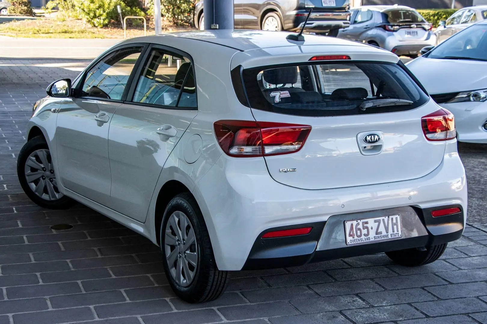 2019 Kia Rio Gallery Image 2