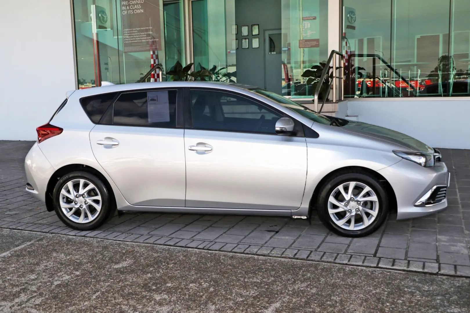 2018 Toyota Corolla Gallery Image 5