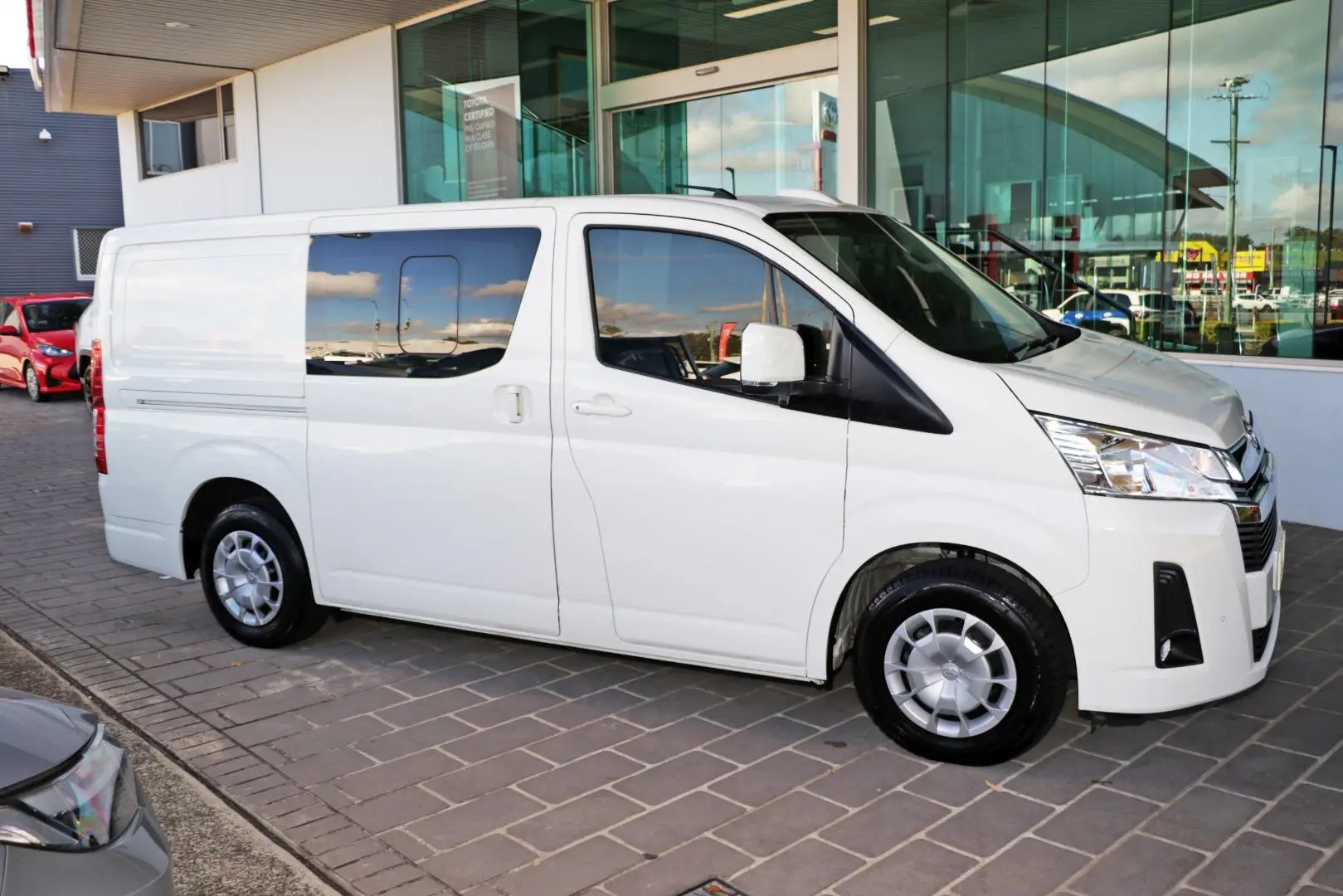 2022 Toyota Hiace Gallery Image 5