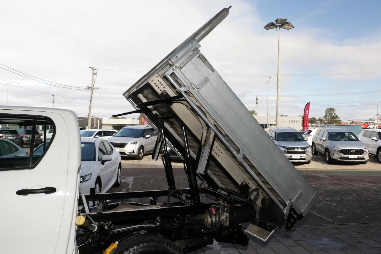 2019 Toyota Hilux Gallery Image 8