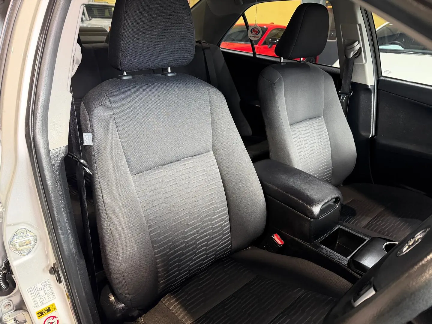 2016 Toyota Camry Gallery Image 13