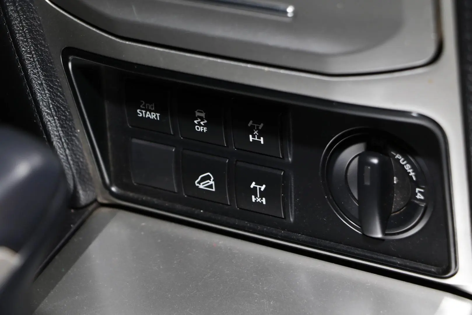 2023 Toyota Landcruiser Prado Gallery Image 17