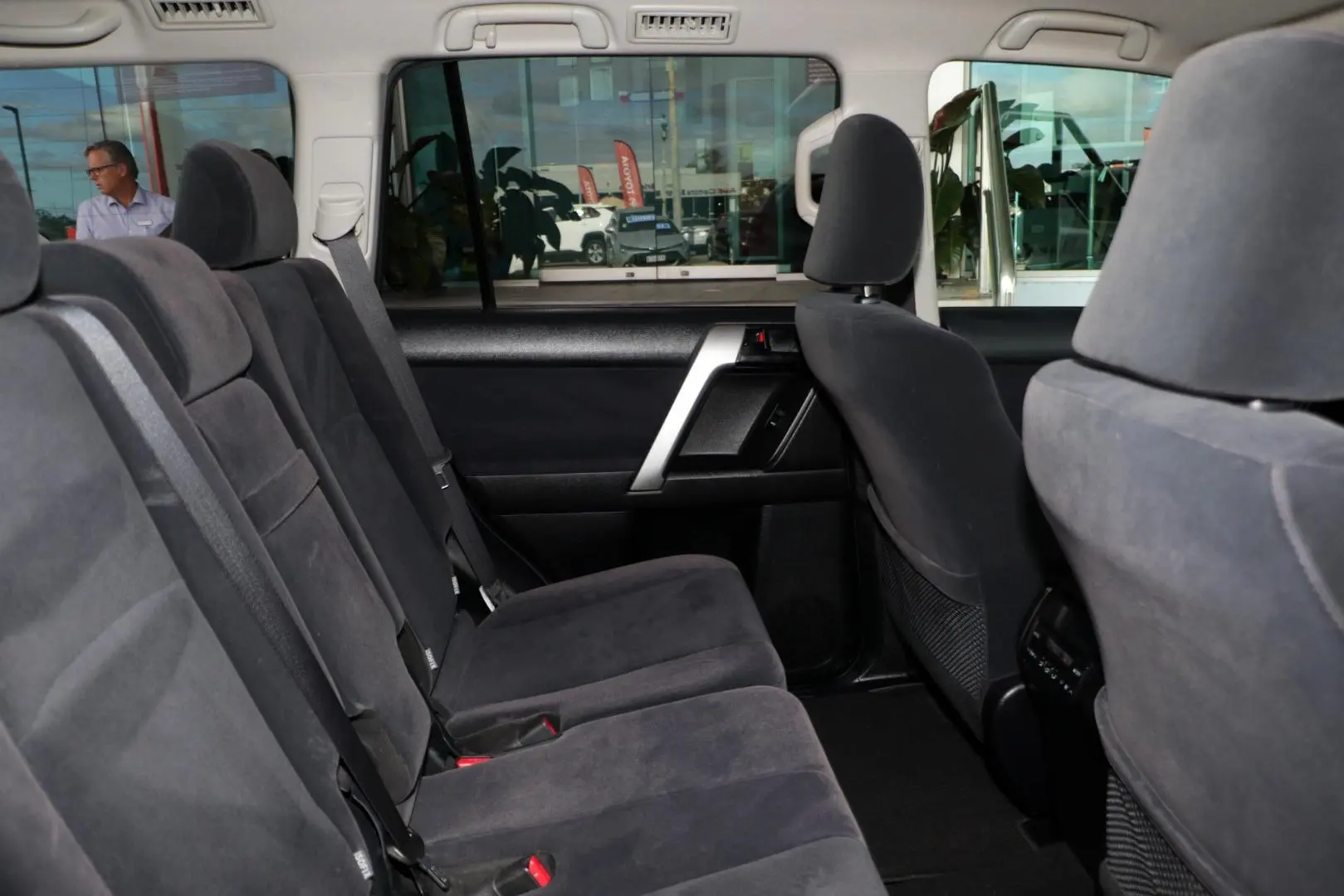 2017 Toyota Landcruiser Prado Gallery Image 9
