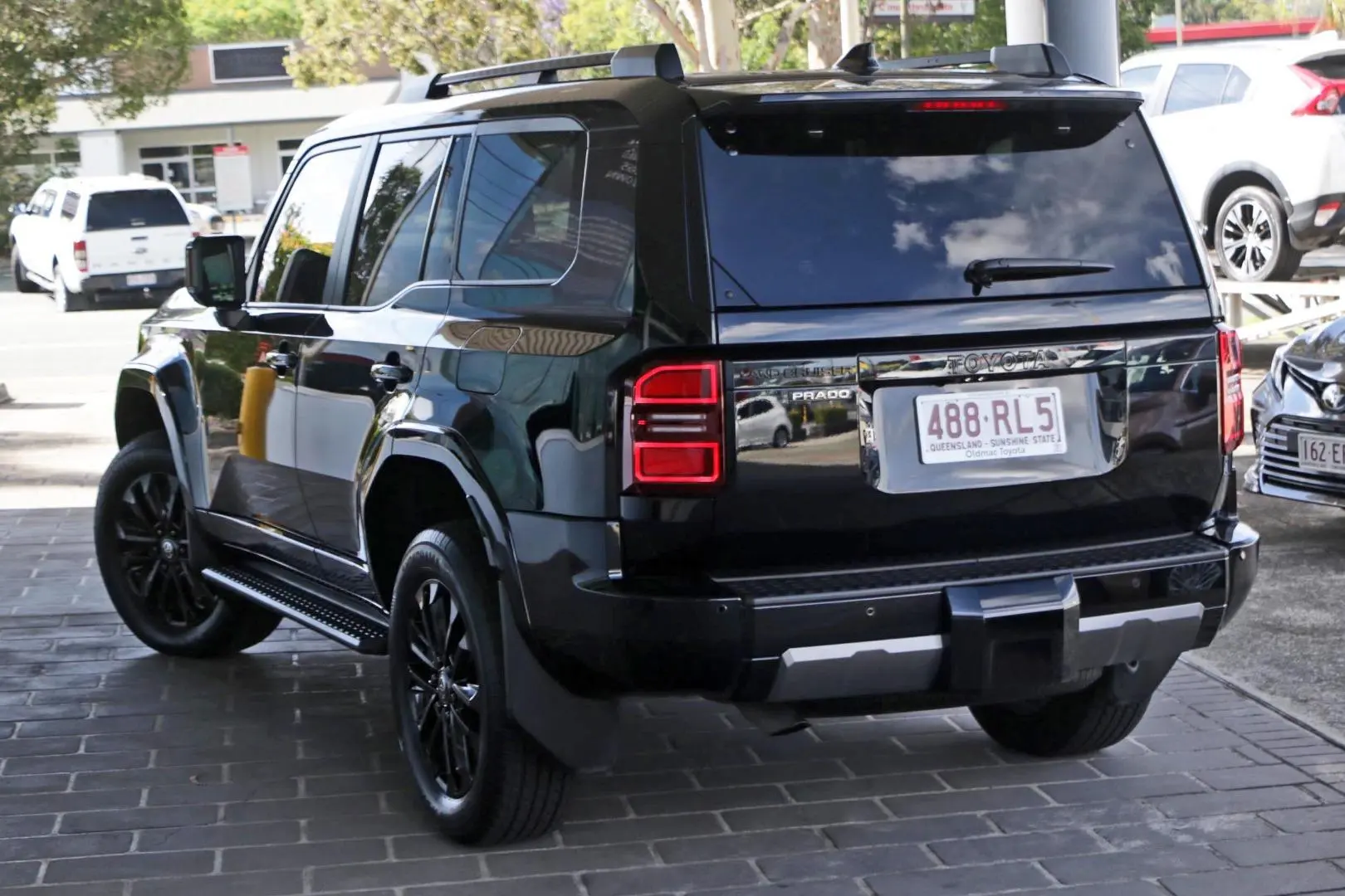 2025 Toyota Landcruiser Prado Gallery Image 2