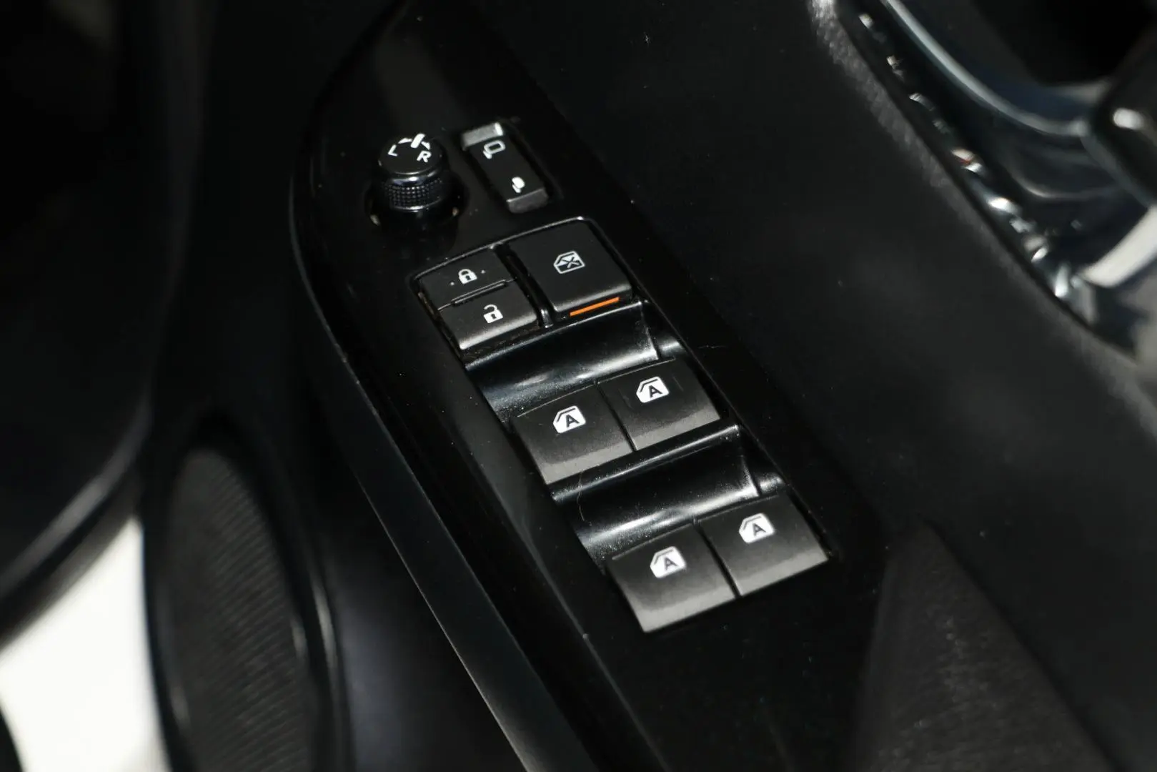 2016 Toyota Hilux Gallery Image 21