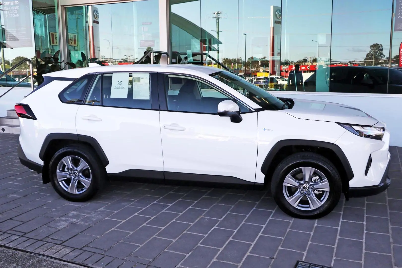 2025 Toyota RAV4 Gallery Image 5