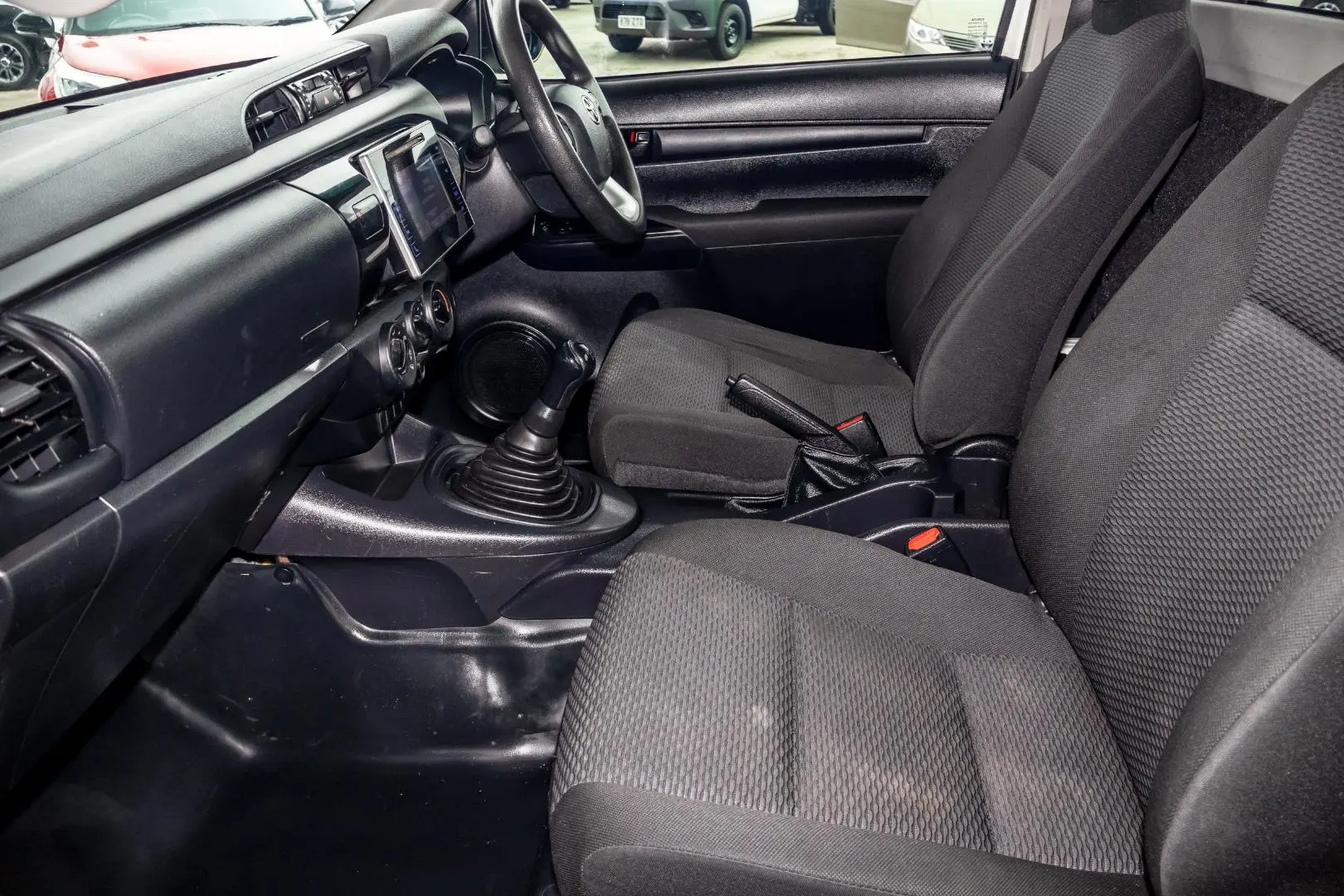 2019 Toyota Hilux Gallery Image 8