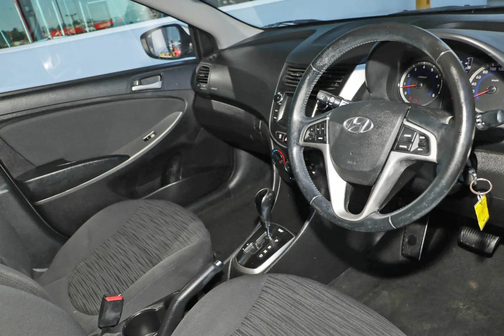 2017 Hyundai Accent Gallery Image 6
