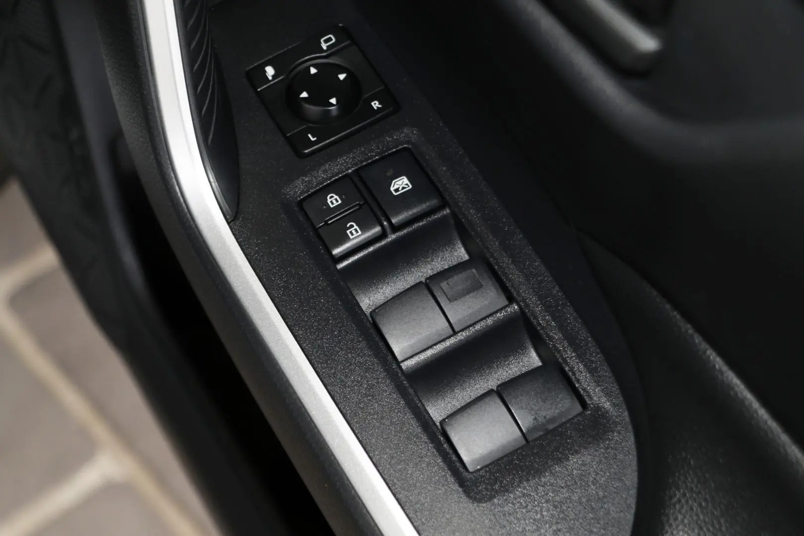 2024 Toyota RAV4 Gallery Image 18