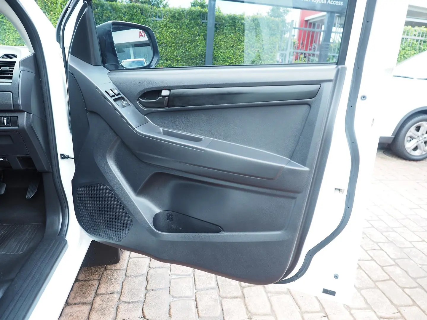 2019 Isuzu D-MAX Gallery Image 12
