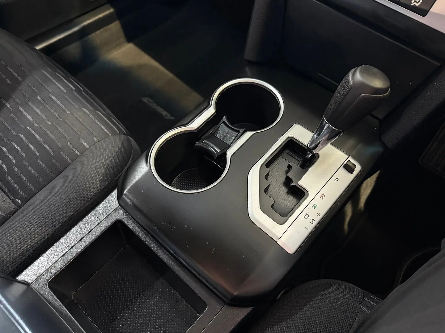 2016 Toyota Camry Gallery Image 12