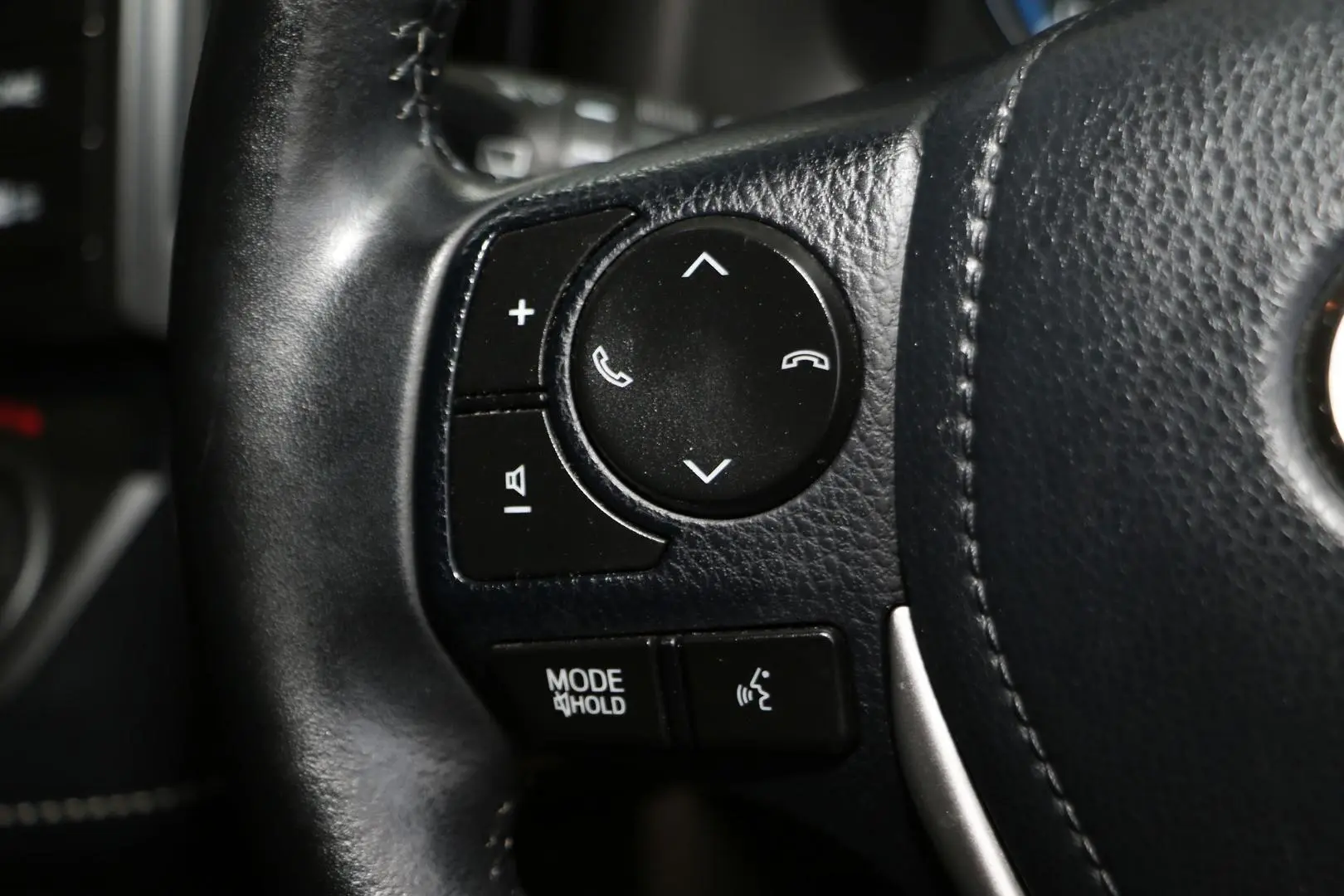 2017 Toyota RAV4 Gallery Image 13
