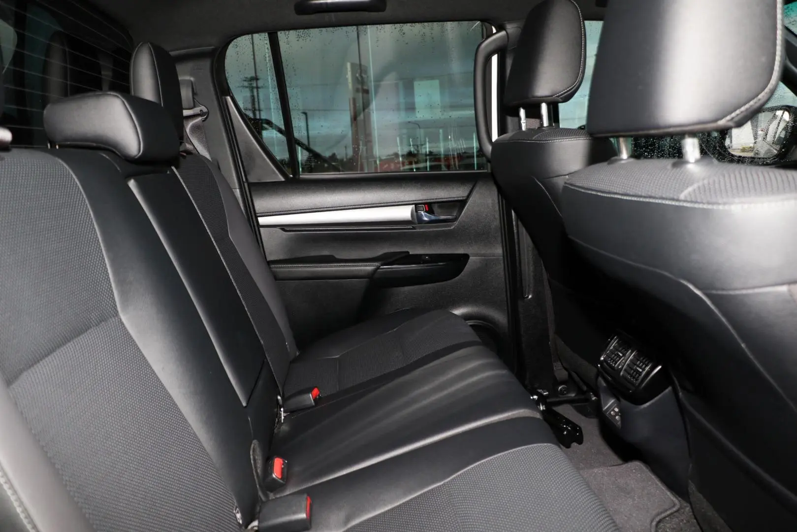 2025 Toyota Hilux Gallery Image 9