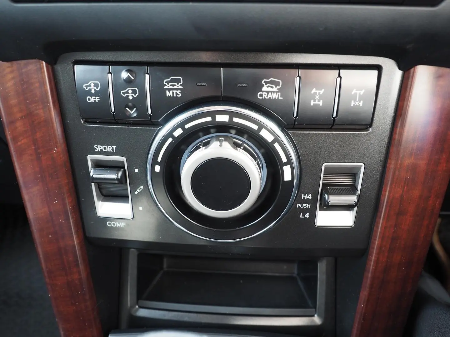 2015 Toyota Landcruiser Prado Gallery Image 34