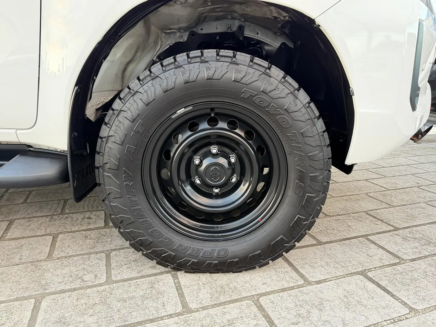 2022 Toyota Hilux Gallery Image 11