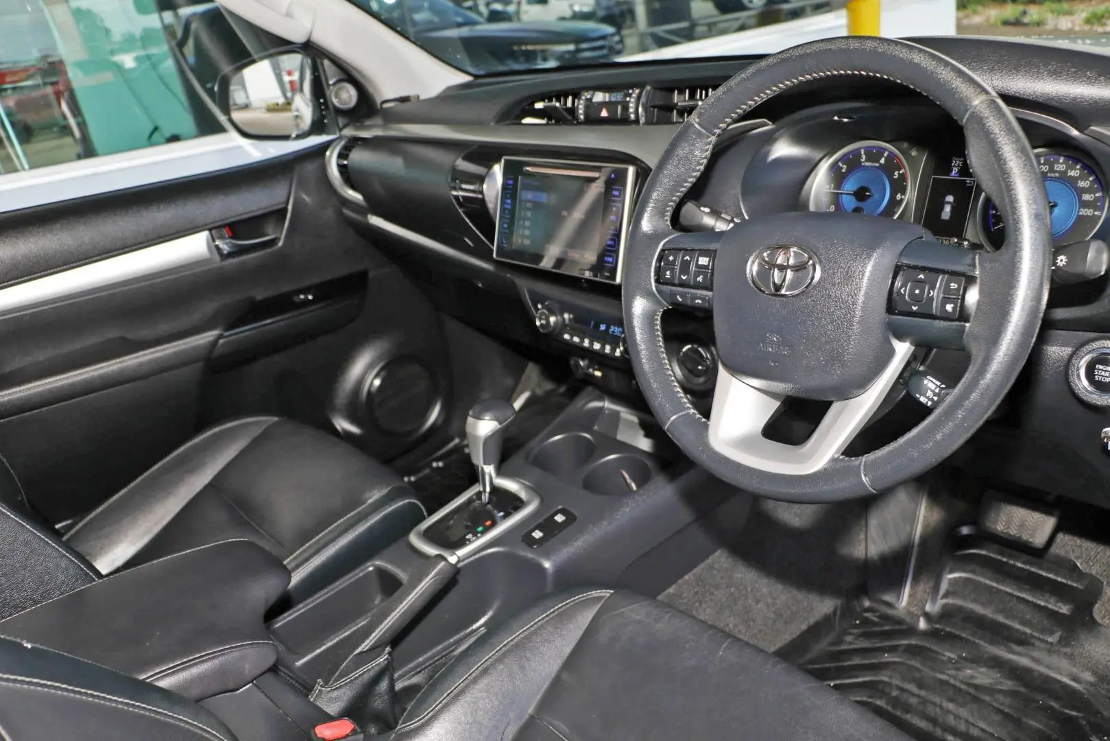 2016 Toyota Hilux Gallery Image 5