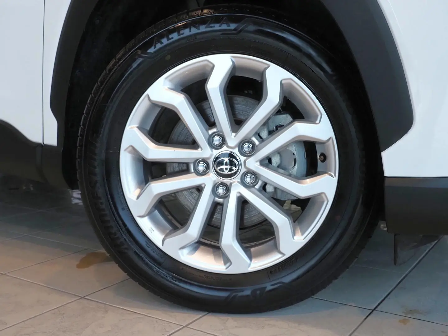 2024 Toyota Corolla Cross Gallery Image 12