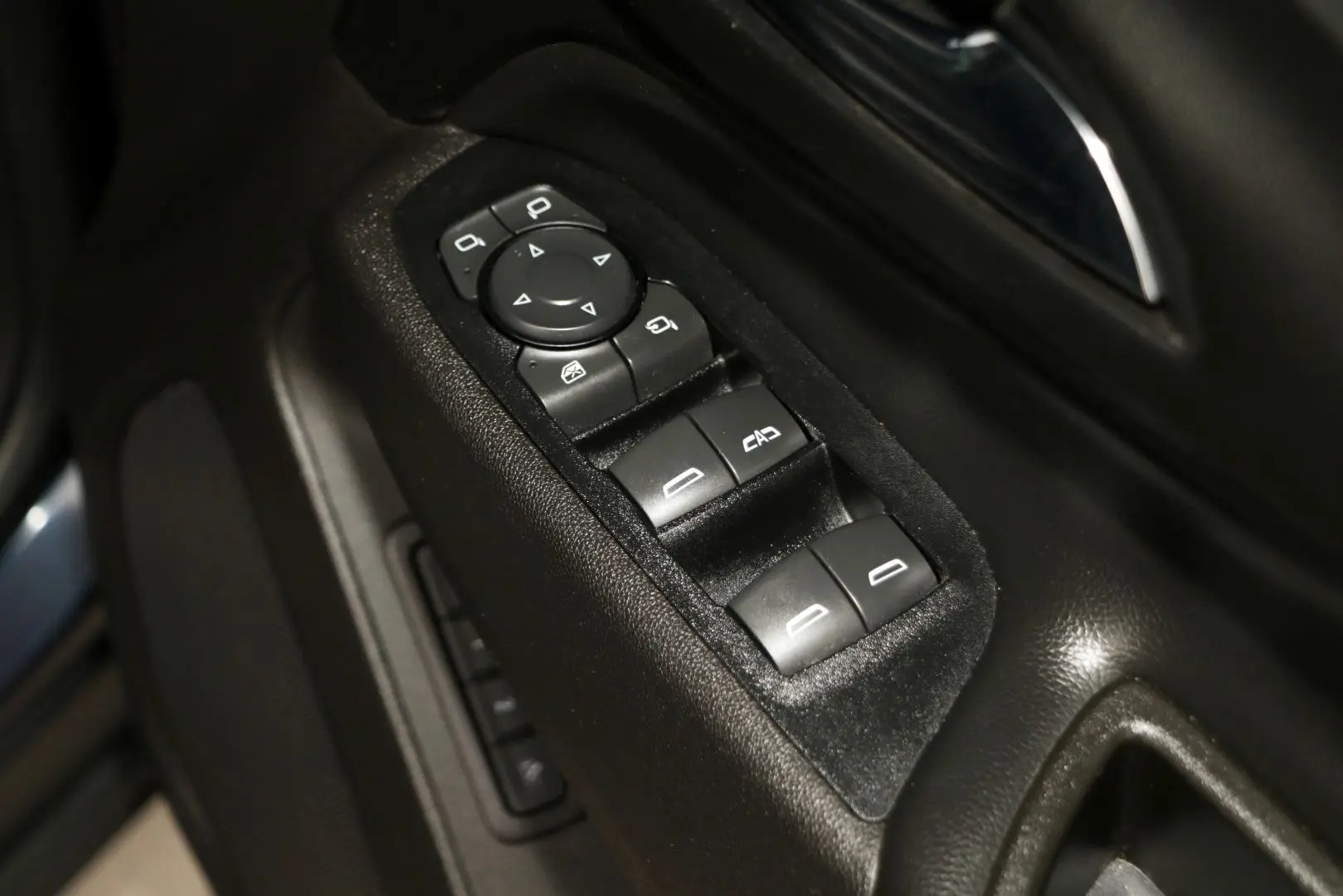 2018 Holden Equinox Gallery Image 21