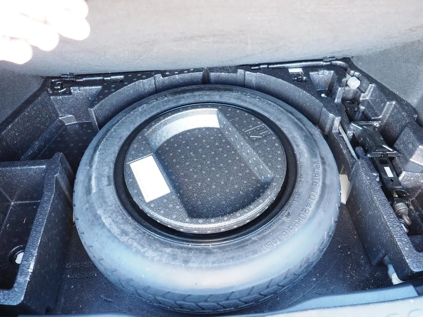 2018 Toyota C-HR Gallery Image 18