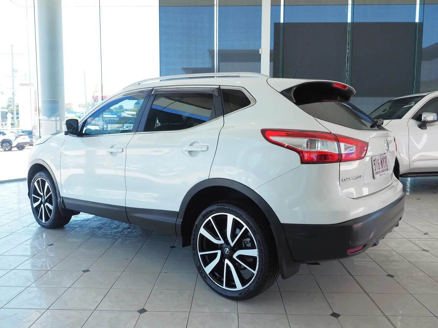 2016 Nissan QASHQAI Gallery Image 2