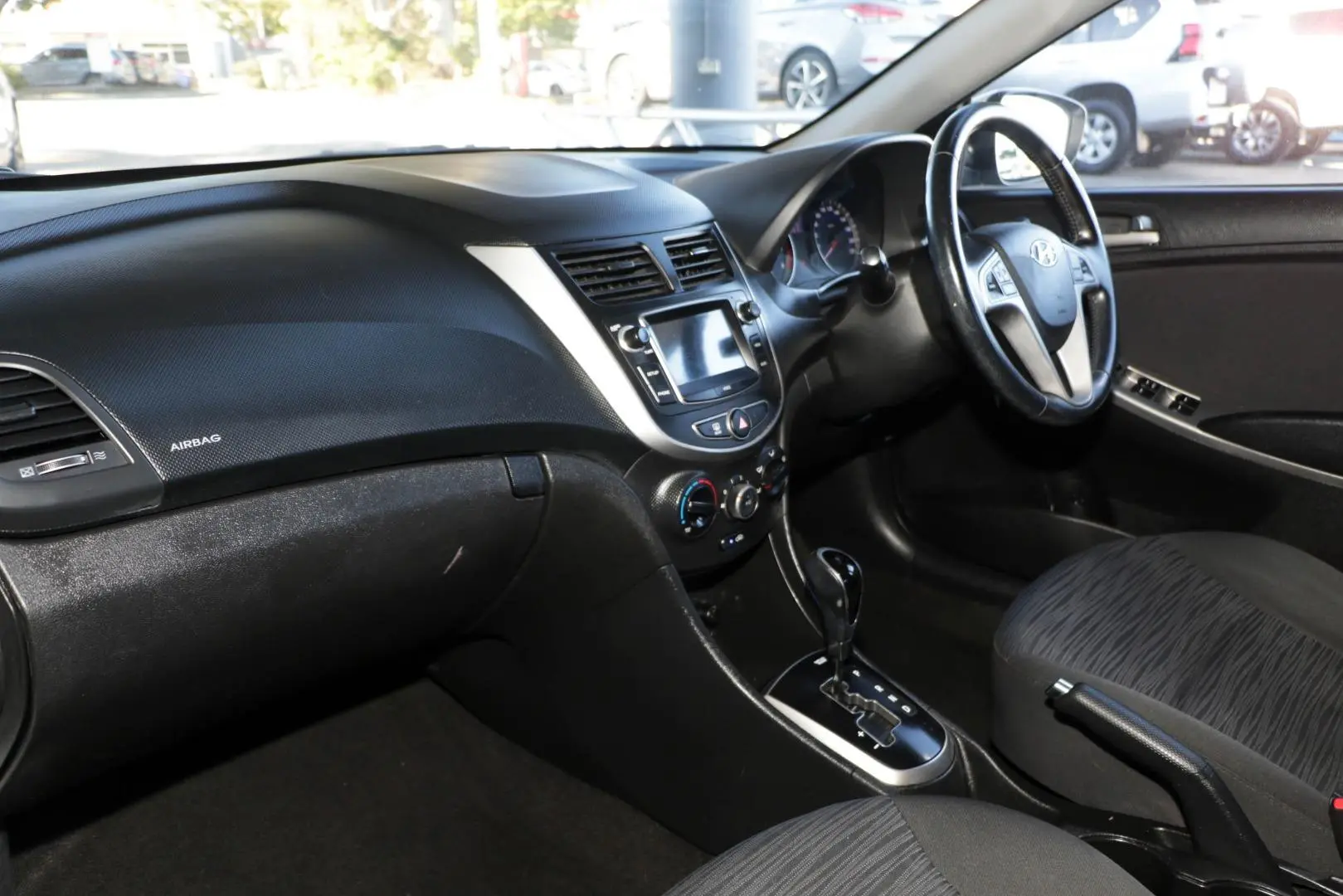 2017 Hyundai Accent Gallery Image 7
